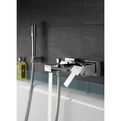 Смеситель для ванны GROHE Sail Cube, хром (23438000) Смеситель для ванны GROHE Sail Cube, хром (23438000)