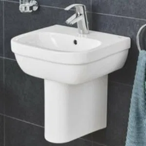 Мини-раковина GROHE Euro Ceramic с гигиеническим покрытием 45 см,альпин-белый (3932400H) Мини-раковина GROHE Euro Ceramic с гигиеническим покрытием 45 см,альпин-белый (3932400H)