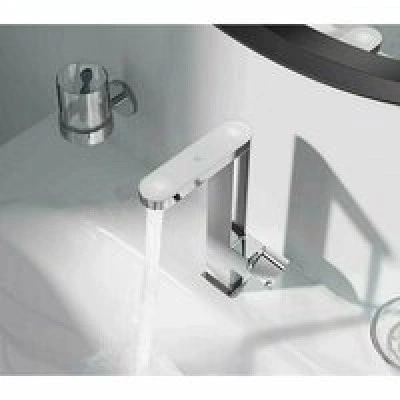 Смеситель для раковины GROHE Plus Digital с индикатором температуры, M-size, хром (23958003) Смеситель для раковины GROHE Plus Digital с индикатором температуры, M-size, хром (23958003)