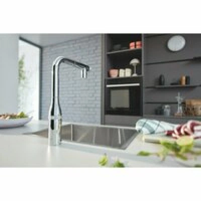 Смеситель для кухни GROHE Essence, хром (31892000) Смеситель для кухни GROHE Essence, хром (31892000)
