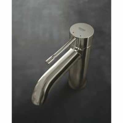 Смеситель для раковины GROHE Essence с донным клапаном, S-size, никель глянцевый (24171BE1) Смеситель для раковины GROHE Essence с донным клапаном, S-size, никель глянцевый (24171BE1)