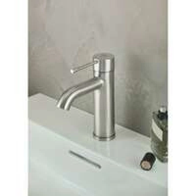 Смеситель для раковины GROHE Essence с донным клапаном, S-size, суперсталь (24171DC1) Смеситель для раковины GROHE Essence с донным клапаном, S-size, суперсталь (24171DC1)